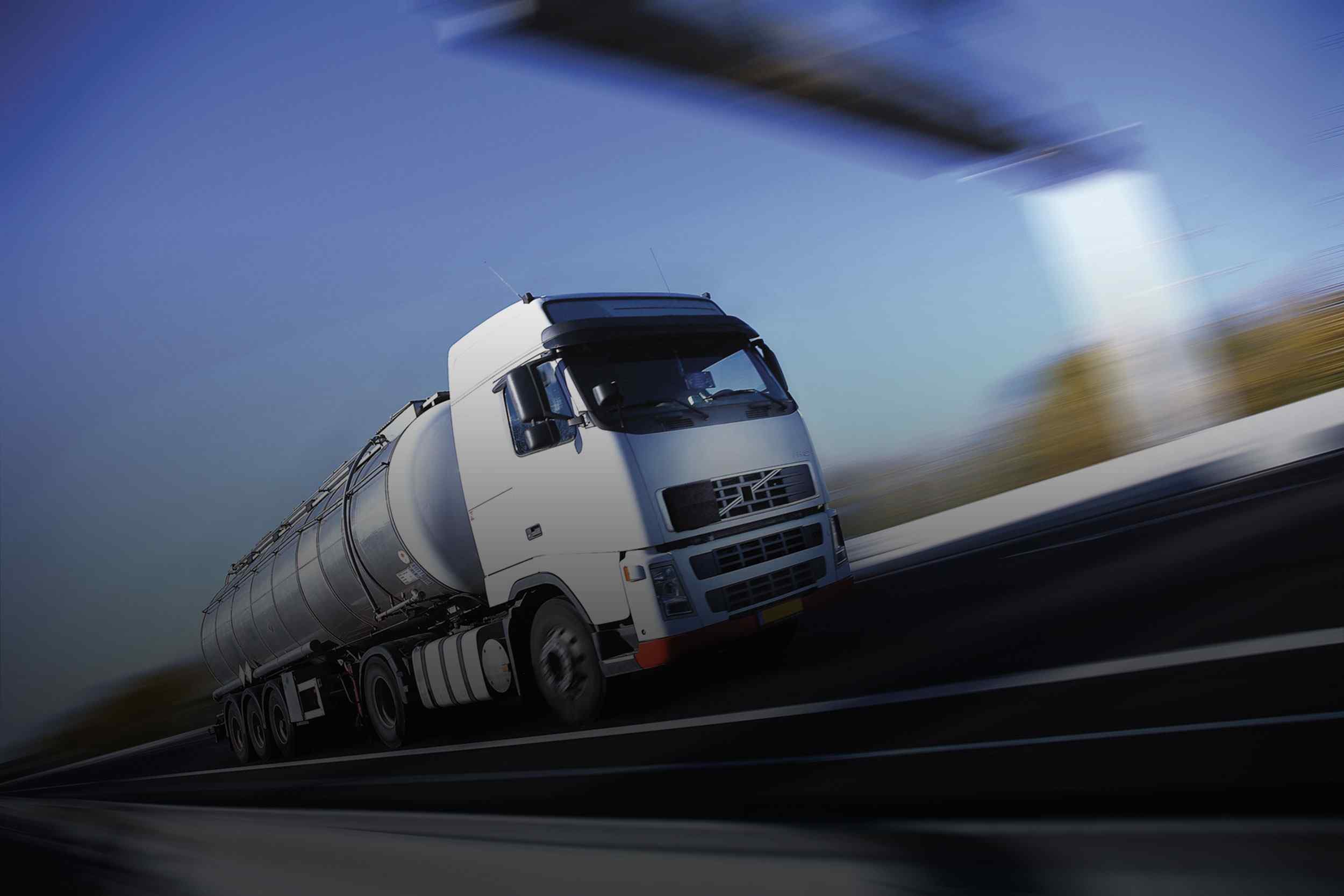 https://fereshtehagency.com/wp-content/uploads/2015/09/White-Truck-single.jpg